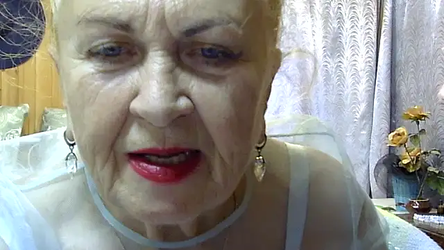 Snapshot of Emma52610 chatting on October 24, 2025, 11:31 am Emma52610 online show from October 24, 2025, 11:31 am