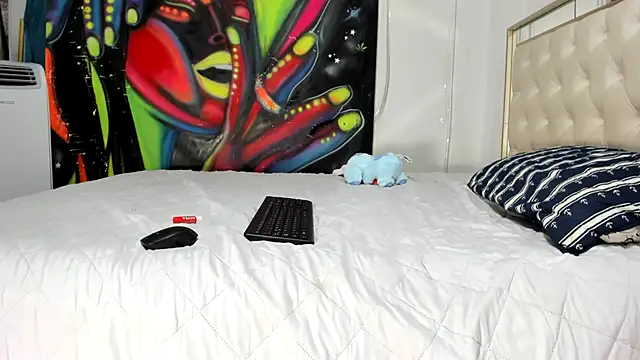 luna sexxy online show from June 7, 2026, 3:56 am