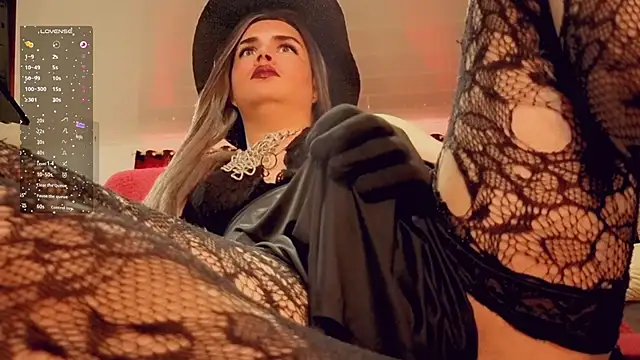 Snapshot of camyl93 chatting on February 9, 2026, 9:35 pm camyl93 online show from February 9, 2026, 9:35 pm