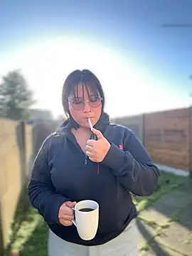 DannaaMeliza online show from January 2, 2025, 9:54 am