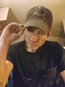 ROBERT0516 online show from November 8, 2025, 6:28 am