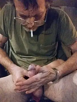 ROBERT0516 online show from April 13, 2026, 5:55 am