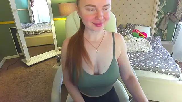 MiaRedFox online show from February 7, 2025, 9:37 am