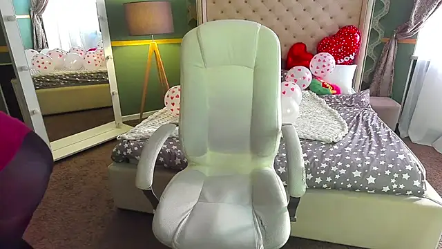MiaRedFox online show from February 11, 2025, 12:47 pm