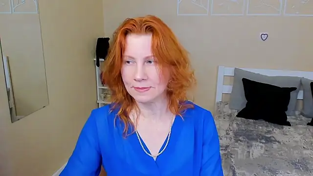 Snapshot of FoxySophia chatting on February 18, 2026, 2:02 pm FoxySophia online show from February 18, 2026, 2:02 pm