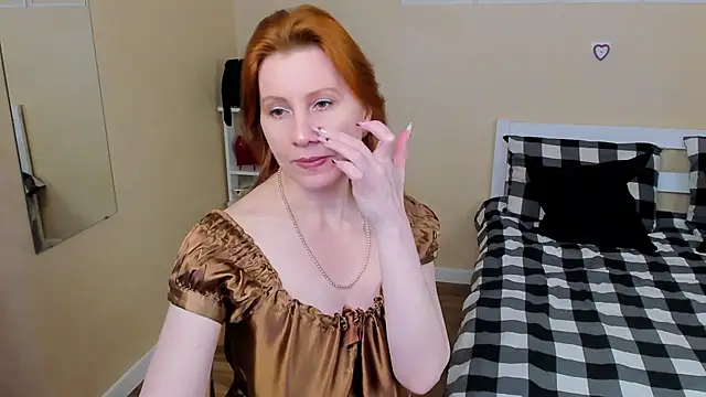 Snapshot of FoxySophia chatting on February 3, 2026, 12:21 pm FoxySophia online show from February 3, 2026, 12:21 pm