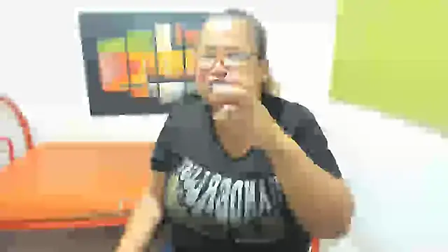 Snapshot of beckyummys chatting on March 7, 2025, 1:29 pm beckyummys online show from March 7, 2025, 1:29 pm