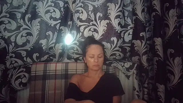 Snapshot of LindaStarS chatting on October 1, 2025, 5:01 am LindaStarS online show from October 1, 2025, 5:01 am