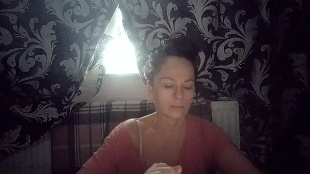 LindaStarS online show from November 30, 2025, 7:31 am