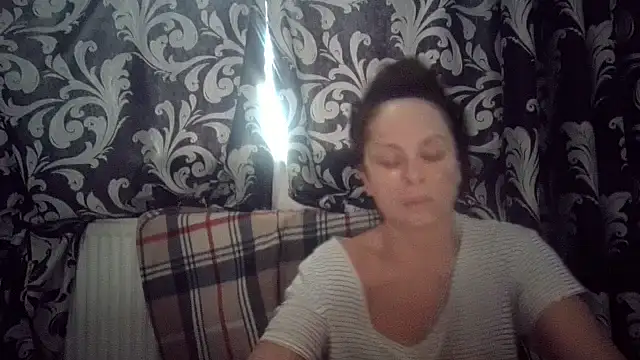 Snapshot of LindaStarS chatting on November 7, 2025, 7:46 am LindaStarS online show from November 7, 2025, 7:46 am