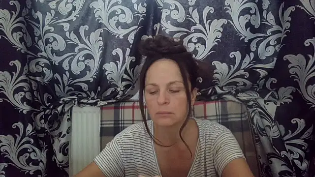 Snapshot of LindaStarS chatting on November 1, 2025, 8:19 am LindaStarS online show from November 1, 2025, 8:19 am