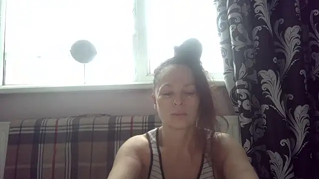 LindaStarS online show from April 2, 2026, 4:52 am