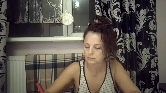 Snapshot of LindaStarS chatting on November 10, 2025, 7:52 pm LindaStarS online show from November 10, 2025, 7:52 pm