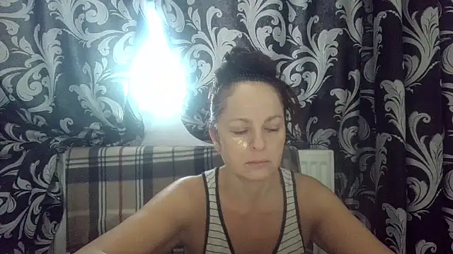 Snapshot of LindaStarS chatting on November 14, 2025, 7:34 am LindaStarS online show from November 14, 2025, 7:34 am