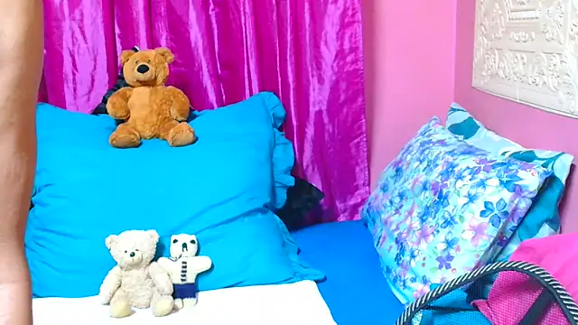 SLUTTYROXY online show from March 19, 2025, 8:43 pm