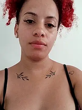 Snapshot of isa_bellaxx chatting on February 24, 2025, 7:41 pm isa bellaxx online show from February 24, 2025, 7:41 pm