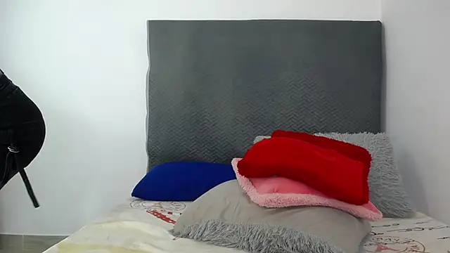 LoraineBigCockTs online show from March 5, 2025, 1:50 pm