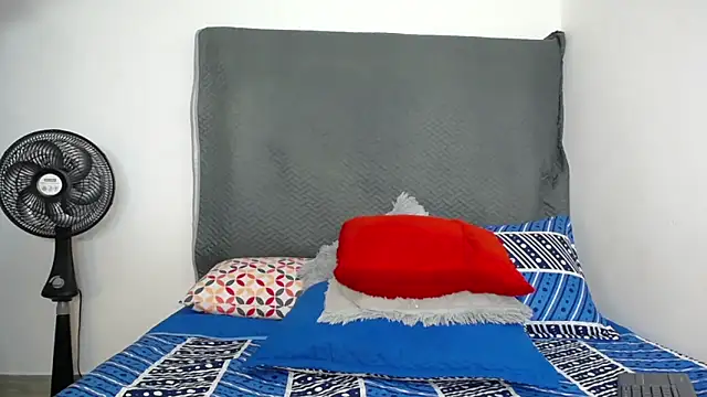 LoraineBigCockTs online show from March 18, 2025, 9:10 pm