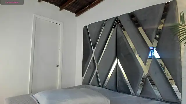 moonsweet1 online show from September 26, 2025, 7:21 pm