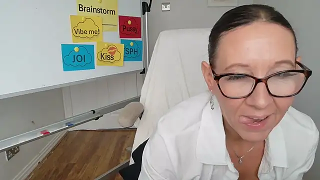 hotmilfmilly online show from September 24, 2025, 8:32 am