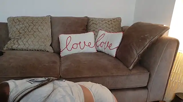 hotmilfmilly online show from September 17, 2025, 8:05 am