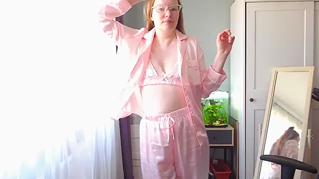 Snapshot of Lady_Inari chatting on June 14, 2026, 6:58 am Lady Inari online show from June 14, 2026, 6:58 am