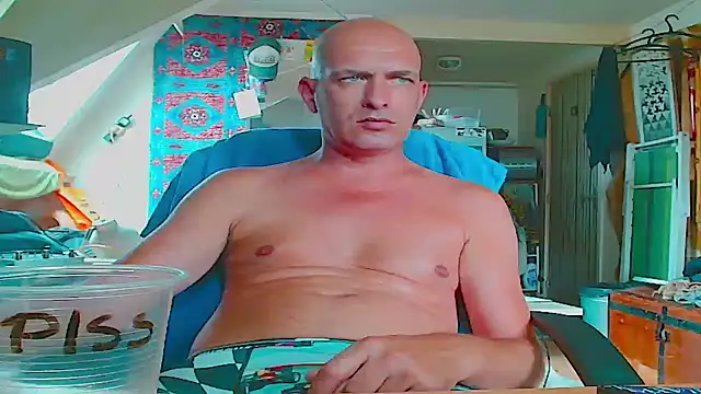Snapshot of maxhard77 chatting on July 5, 2026, 11:17 am maxhard77 online show from July 5, 2026, 11:17 am