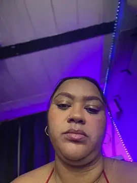 yanza2002 online show from February 25, 2026, 11:37 pm