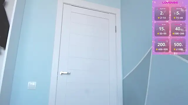 MilaniaCute online show from April 10, 2026, 2:02 pm