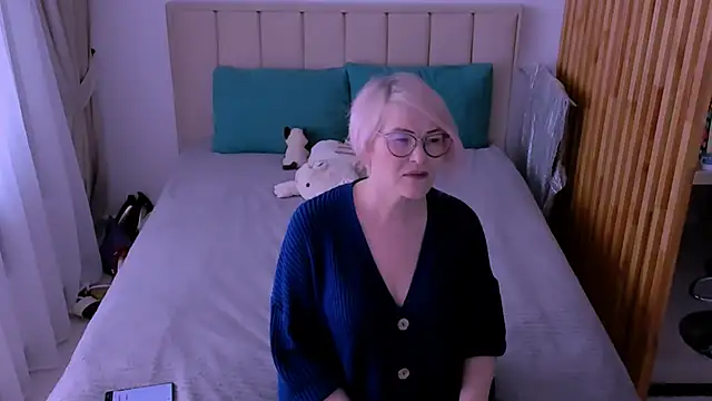 sabrinamacmarren online show from March 10, 2026, 8:40 am