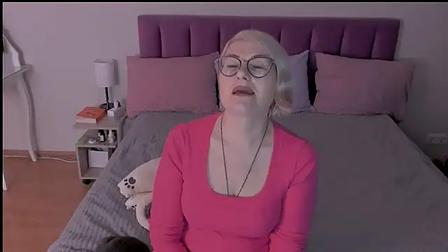 sabrinamacmarren online show from March 12, 2025, 6:53 pm