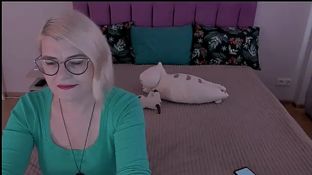 sabrinamacmarren online show from February 13, 2025, 8:27 am