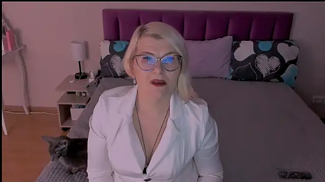 sabrinamacmarren online show from February 26, 2025, 4:27 pm