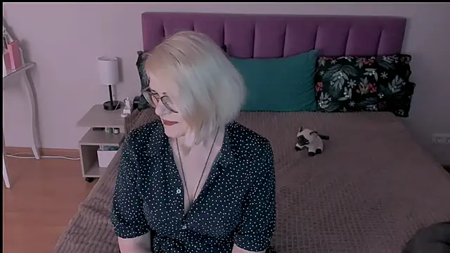 sabrinamacmarren online show from March 2, 2025, 7:30 pm