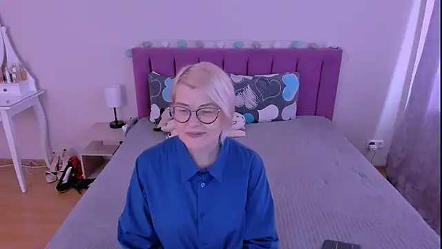 sabrinamacmarren online show from February 11, 2026, 9:09 am