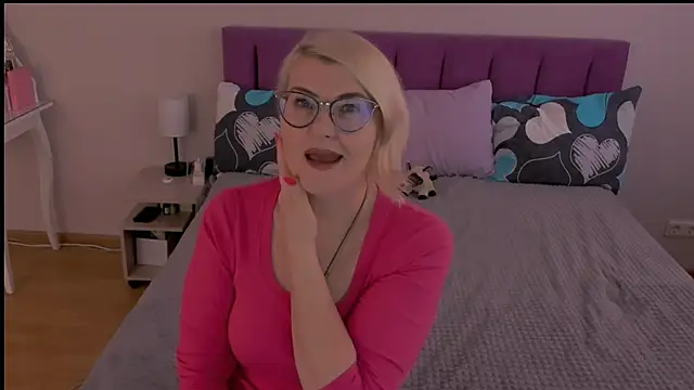 sabrinamacmarren online show from February 16, 2025, 12:21 pm