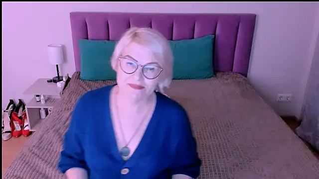 sabrinamacmarren online show from September 23, 2025, 5:31 pm