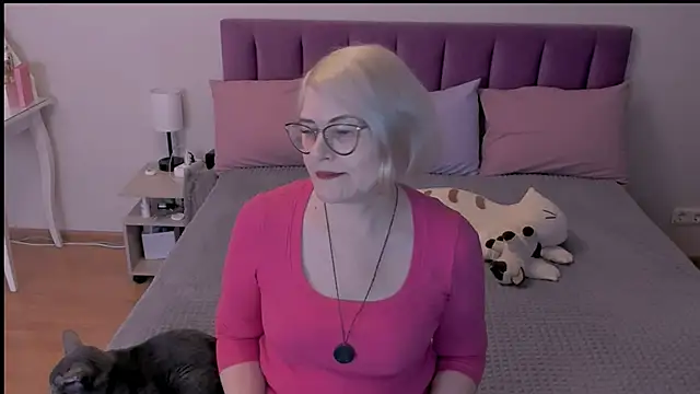 sabrinamacmarren online show from March 9, 2025, 4:11 pm