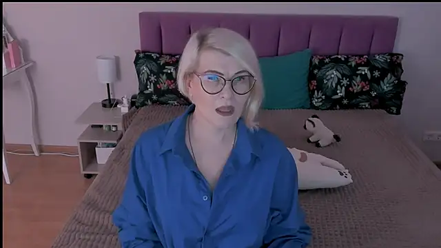sabrinamacmarren online show from March 2, 2025, 1:20 pm