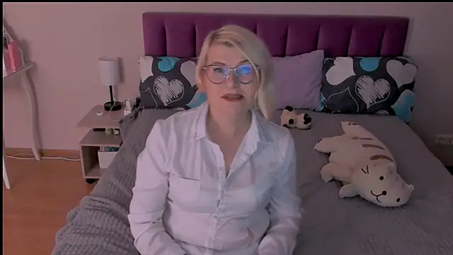 sabrinamacmarren online show from February 26, 2025, 7:32 pm