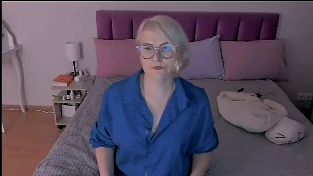 sabrinamacmarren online show from March 11, 2025, 7:25 pm