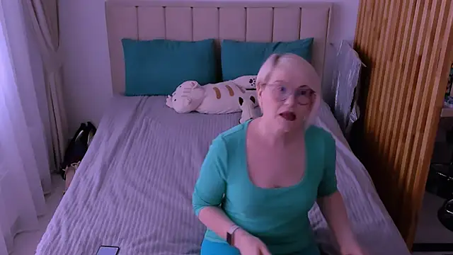 sabrinamacmarren online show from March 9, 2026, 8:18 am