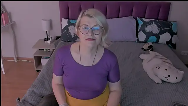 sabrinamacmarren online show from February 25, 2025, 4:35 pm