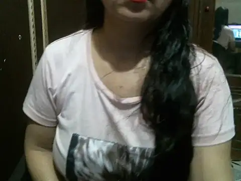 Snapshot of UrsMansi chatting on October 6, 2025, 8:53 pm UrsMansi online show from October 6, 2025, 8:53 pm