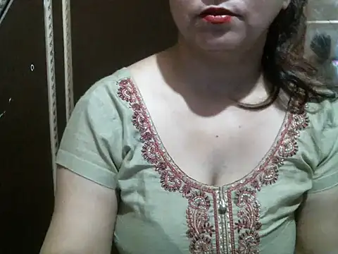 Snapshot of UrsMansi chatting on October 13, 2025, 3:41 am UrsMansi online show from October 13, 2025, 3:41 am