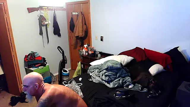 EdgarAlenPole online show from December 3, 2025, 11:47 pm