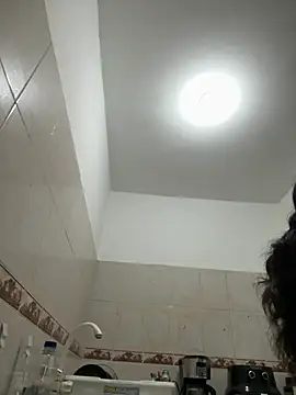 Snapshot of HallyBans chatting on February 25, 2026, 4:07 pm HallyBans online show from February 25, 2026, 4:07 pm