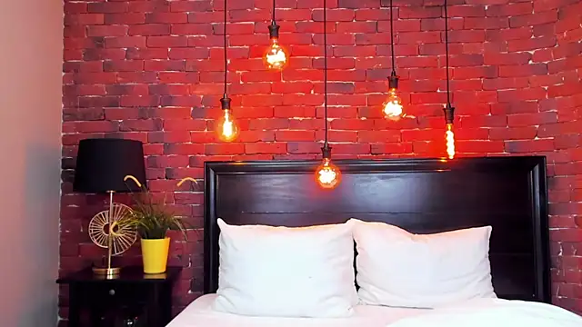 ChristynaRoss online show from September 28, 2025, 7:32 pm