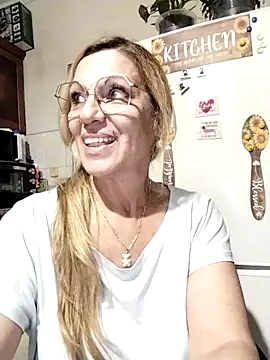 Snapshot of Melmamalhuda@xh chatting on October 14, 2025, 9:04 pm Melmamalhudaxh online show from October 14, 2025, 9:04 pm