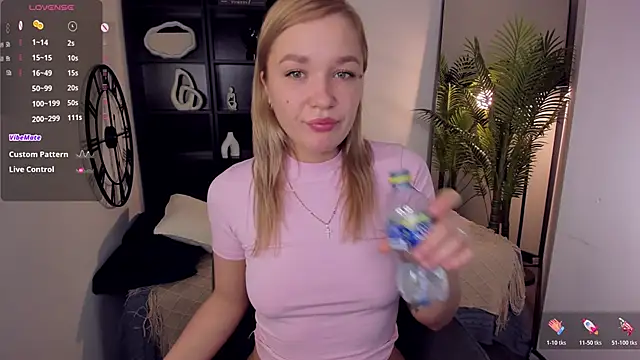 BellaDreamy online show from December 17, 2025, 9:36 am